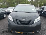 ✅ 2016 Toyota Sienna L • VIN: 5TDZK3DC7GS729787 • Lot: 42238339. Wystawiony na IAAI z przebiegiem Nie podano. Bezpłatny archiwum sprzedaży aukcyjnych z USA i szczegółowy raport historii pojazdu na DreamBid. Zdjęcie 11.