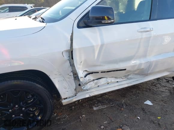 ✅ 2021 Jeep Grand Cherokee Limited • VIN: 1C4RJFBG6MC767860 • Лот: 41103120. Опубликован ранее на IAAI с пробегом 24 150 миль. Бесплатный доступ к архиву аукционных продаж из США и подробный отчёт об истории автомобиля на DreamBid. Изображение 6.