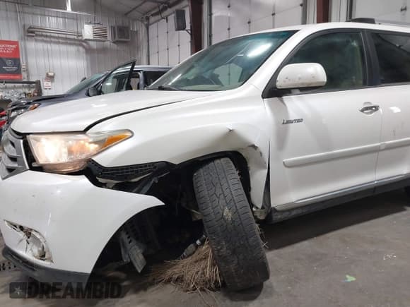 ✅ 2013 Toyota Highlander Limited • VIN: 5TDDK3EH6DS251104 • Lot: 42605817. Listed on IAAI with 131,720 mi. Free auction sales archive from the USA and detailed vehicle history report at DreamBid. Image 6.