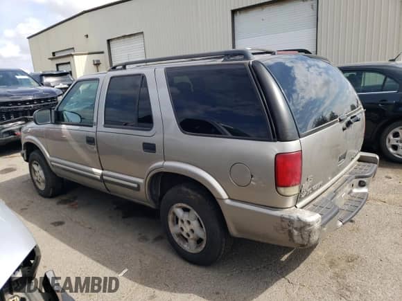 2000 Chevrolet Blazer LT with VIN 1GNDT13W5Y2220272, listed as a Copart auction lot 71961315 with 199,975 mi miles and Salvage title. Bid and sale history available at DreamBid. Image 2.