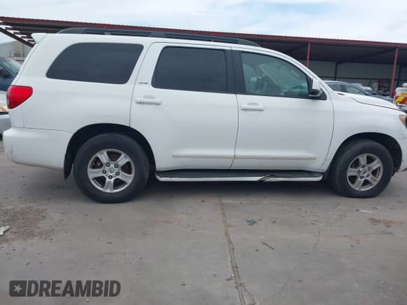 ✅ 2010 Toyota Sequoia SR5 • VIN: 5TDZM5G18AS002147 • Лот: 42449087. Опубликован ранее на IAAI с пробегом 293 493 миль. Бесплатный доступ к архиву аукционных продаж из США и подробный отчёт об истории автомобиля на DreamBid. Изображение 13.