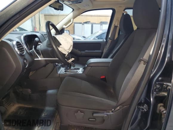 ✅ 2010 Ford Explorer Sport Trac XLT • VIN: 1FMEU5BE5AUF00693 • Lot: 85595465. Wystawiony na Copart z przebiegiem 21 599 mil. Bezpłatny archiwum sprzedaży aukcyjnych z USA i szczegółowy raport historii pojazdu na DreamBid. Zdjęcie 7.