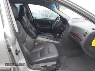 ✅ 2004 Volvo S60 • VIN: YV1RS64A342374162 • Lot: 43436729. Wystawiony na IAAI z przebiegiem 88 282 mil. Bezpłatny archiwum sprzedaży aukcyjnych z USA i szczegółowy raport historii pojazdu na DreamBid. Zdjęcie 5.