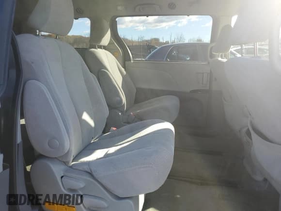 ✅ 2011 Toyota Sienna LE • VIN: 5TDJK3DC2BS028550 • Лот: 91227725. Опубликован ранее на Copart с пробегом 193 036 миль. Бесплатный доступ к архиву аукционных продаж из США и подробный отчёт об истории автомобиля на DreamBid. Изображение 11.