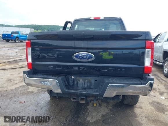 ✅ 2017 Ford F-250 Lariat • VIN: 1FT7W2BT9HEE43424 • Лот: 42582120. Опубликован ранее на IAAI с пробегом 197 497 миль. Бесплатный доступ к архиву аукционных продаж из США и подробный отчёт об истории автомобиля на DreamBid. Изображение 17.
