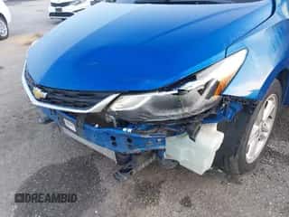 2018 Chevrolet Cruze LT z VIN 1G1BE5SM7J7207283, wystawiony jako IAAI lot #43382561 z przebiegiem 87 128 mil mil oraz . Historia ofert i sprzedaży dostępna na DreamBid. Obrazek 6.