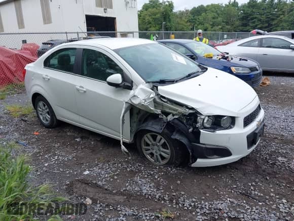 2015 Chevrolet Sonic LT с VIN 1G1JC5SG0F4135380, выставлен на аукционе IAAI как лот 43086011 с пробегом 66 085 миль миль и . История ставок и продаж доступна на DreamBid. Изображение 1.