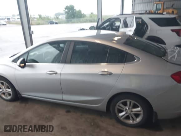 2017 Chevrolet Cruze LT с VIN 1G1BE5SM3H7118921, выставлен на аукционе IAAI как лот 43186154 с пробегом 102 081 миль миль и . История ставок и продаж доступна на DreamBid. Изображение 14.
