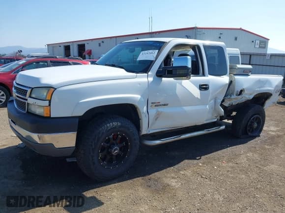 ✅ 2005 Chevrolet Silverado 2500HD LT • VIN: 1GCHK29295E193191 • Лот: 43243462. Опубликован ранее на IAAI с пробегом Не указан. Бесплатный доступ к архиву аукционных продаж из США и подробный отчёт об истории автомобиля на DreamBid. Изображение 2.