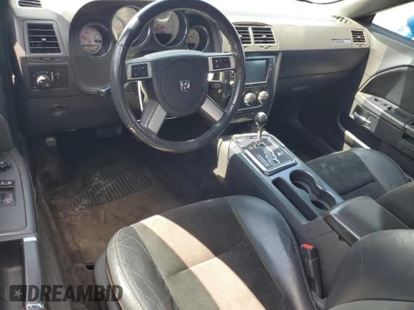 ✅ 2010 Dodge Challenger SRT-8 • VIN: 2B3CJ7DW2AH131799 • Lot: 67161674. Wystawiony na Copart z przebiegiem 92 623 mil. Bezpłatny archiwum sprzedaży aukcyjnych z USA i szczegółowy raport historii pojazdu na DreamBid. Zdjęcie 8.