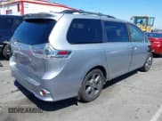 ✅ 2018 Toyota Sienna SE • VIN: 5TDXZ3DCXJS962511 • Lot: 43111836. Wystawiony na IAAI z przebiegiem 81 278 mil. Bezpłatny archiwum sprzedaży aukcyjnych z USA i szczegółowy raport historii pojazdu na DreamBid. Zdjęcie 4.