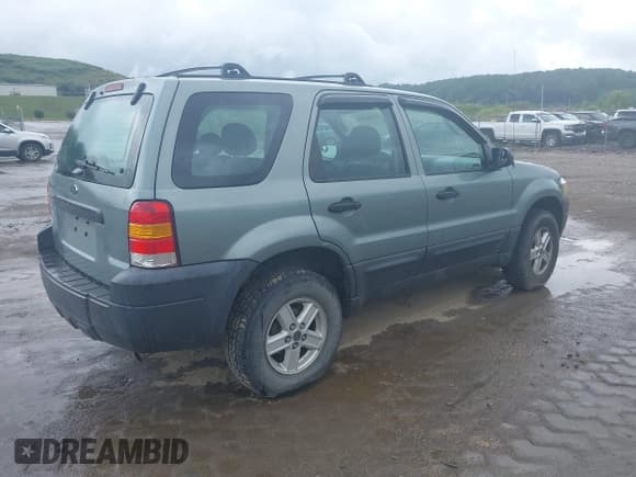 ✅ 2005 Ford Escape XLS Value • VIN: 1FMYU92Z45KC72291 • Lot: 42985701. Listed on IAAI with 78,501 mi. Free auction sales archive from the USA and detailed vehicle history report at DreamBid. Image 4.