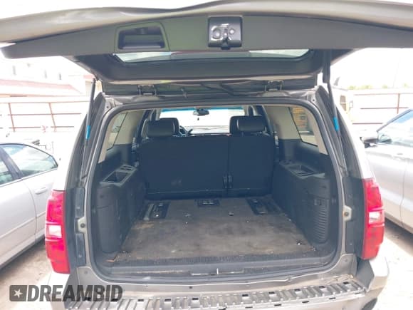 ✅ 2008 Chevrolet Suburban 3LT • VIN: 1GNFC16J78J228338 • Lot: 42241903. Listed on IAAI with 179,251 mi. Free auction sales archive from the USA and detailed vehicle history report at DreamBid. Image 13.