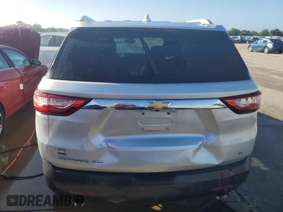 ✅ 2018 Chevrolet Traverse LT Cloth • VIN: 1GNEVGKW1JJ101424 • Lot: 74521894. Wystawiony na Copart z przebiegiem 63 542 mil. Bezpłatny archiwum sprzedaży aukcyjnych z USA i szczegółowy raport historii pojazdu na DreamBid. Zdjęcie 6.