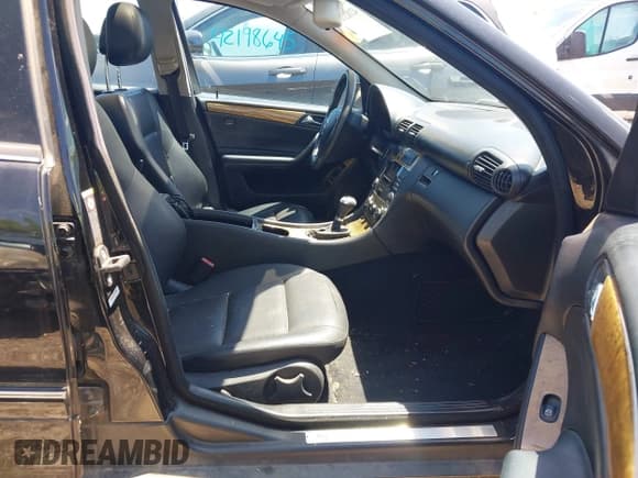 ✅ 2007 Mercedes-Benz C 230 Sport • VIN: WDBRF52H97F909477 • Lot: 42182118. Wystawiony na IAAI z przebiegiem 174 638 mil. Bezpłatny archiwum sprzedaży aukcyjnych z USA i szczegółowy raport historii pojazdu na DreamBid. Zdjęcie 5.