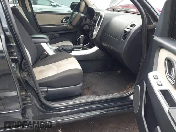 2006 Mercury Mariner Luxury with VIN 4M2YU56106KJ09196, listed as a IAAI auction lot 43307535 with 208,433 mi miles and . Bid and sale history available at DreamBid. Image 5.