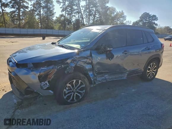 ✅ 2023 Toyota Corolla Cross Hybrid SE • VIN: 7MUFBABG1PV011879 • Lot: 94373575. Wystawiony na Copart z przebiegiem 9 744 mil. Bezpłatny archiwum sprzedaży aukcyjnych z USA i szczegółowy raport historii pojazdu na DreamBid. Zdjęcie 1.