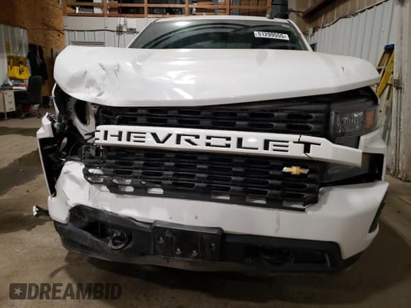 ✅ 2022 Chevrolet Silverado 1500 Custom • VIN: 3GCPYBEK8NG164578 • Lot: 51299555. Wystawiony na Copart z przebiegiem 34 630 mil. Bezpłatny archiwum sprzedaży aukcyjnych z USA i szczegółowy raport historii pojazdu na DreamBid. Zdjęcie 5.
