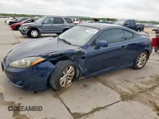2008 Hyundai Tiburon GS z VIN KMHHM66D98U283776, wystawiony jako Copart lot #51109895 z przebiegiem 125 095 mil mil oraz Szkoda całkowita • Salvage title. Historia ofert i sprzedaży dostępna na DreamBid. Obrazek 1.