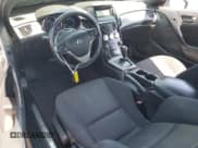 ✅ 2014 Hyundai Genesis Coupe 2.0T • VIN: KMHHT6KD2EU121329 • Lot: 55333915. Wystawiony na Copart z przebiegiem 78 438 mil. Bezpłatny archiwum sprzedaży aukcyjnych z USA i szczegółowy raport historii pojazdu na DreamBid. Zdjęcie 8.