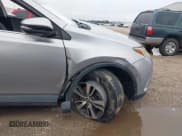 ✅ 2017 Toyota RAV4 XLE • VIN: 2T3WFREV7HW368488 • Lot: 41579590. Wystawiony na IAAI z przebiegiem 100 196 mil. Bezpłatny archiwum sprzedaży aukcyjnych z USA i szczegółowy raport historii pojazdu na DreamBid. Zdjęcie 6.