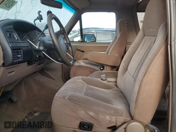 ✅ 1994 Ford Bronco Custom • VIN: 1FMEU15H3RLB53350 • Lot: 82411494. Wystawiony na Copart z przebiegiem 101 328 mil. Bezpłatny archiwum sprzedaży aukcyjnych z USA i szczegółowy raport historii pojazdu na DreamBid. Zdjęcie 7.