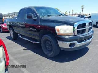 2006 Dodge 1500 SLT z VIN 1D7HU18296S548827, wystawiony jako IAAI lot #42530741 z przebiegiem 274 118 mil mil oraz . Historia ofert i sprzedaży dostępna na DreamBid. Obrazek 1.