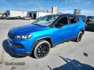 2022 Jeep Compass Altitude с VIN 3C4NJCBB5NT167404, выставлен на аукционе Copart как лот 85160305 с пробегом 34 666 миль миль и Списание • Salvage title. История ставок и продаж доступна на DreamBid. Изображение 1.
