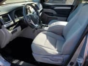 ✅ 2018 Toyota Highlander LE • VIN: 5TDBZRFH9JS874894 • Lot: 92999305. Wystawiony na Copart z przebiegiem 73 491 mil. Bezpłatny archiwum sprzedaży aukcyjnych z USA i szczegółowy raport historii pojazdu na DreamBid. Zdjęcie 7.