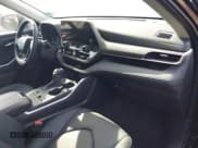 ✅ 2024 Toyota Highlander LE • VIN: 5TDKDRBH5RS574155 • Лот: 41700927. Опубликован ранее на IAAI с пробегом 1 143 миль. Бесплатный доступ к архиву аукционных продаж из США и подробный отчёт об истории автомобиля на DreamBid. Изображение 5.