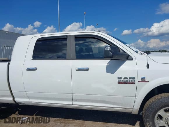✅ 2018 Ram 2500 Big Horn • VIN: 3C6UR5ML3JG359629 • Lot: 42236067. Wystawiony na IAAI z przebiegiem 137 450 mil. Bezpłatny archiwum sprzedaży aukcyjnych z USA i szczegółowy raport historii pojazdu na DreamBid. Zdjęcie 13.