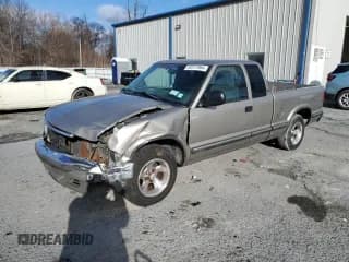 ✅ 1998 Chevrolet S-10 LS • VIN: 1GCCS19X6W8153845 • Лот: 84517964. Опубликован ранее на Copart с пробегом 83 346 миль. Бесплатный доступ к архиву аукционных продаж из США и подробный отчёт об истории автомобиля на DreamBid. Изображение 1.