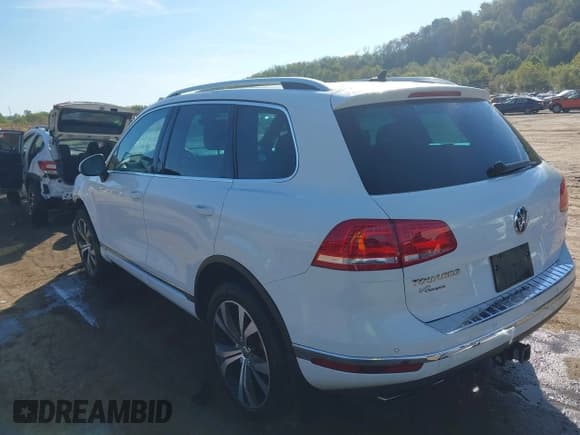 ✅ 2017 Volkswagen Touareg Wolfsburg Edition • VIN: WVGRF7BP7HD001784 • Lot: 43358059. Listed on IAAI with 87,962 mi. Free auction sales archive from the USA and detailed vehicle history report at DreamBid. Image 3.