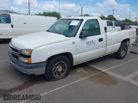 2007 Chevrolet Silverado 1500 Work Truck z VIN 3GCEC14X07G197980, wystawiony jako IAAI lot #43411931 z przebiegiem 85 505 mil mil oraz . Historia ofert i sprzedaży dostępna na DreamBid. Obrazek 17.