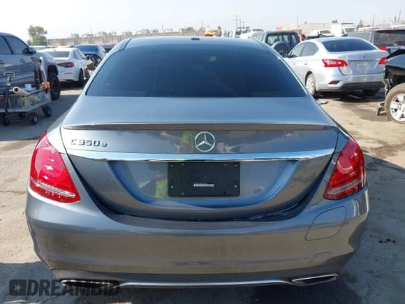 ✅ 2018 Mercedes-Benz C 350e • VIN: 55SWF4HB8JU270326 • Lot: 42899561. Listed on IAAI with 81,258 mi. Free auction sales archive from the USA and detailed vehicle history report at DreamBid. Image 17.