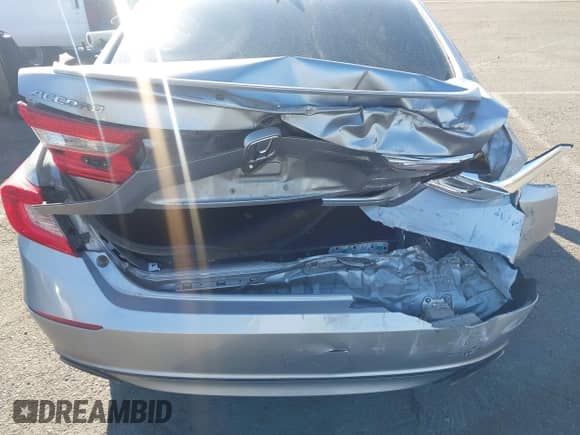 2018 Honda Accord Sport z VIN 1HGCV1F35JA266889, wystawiony jako IAAI lot #43383338 z przebiegiem 64 603 mil mil oraz . Historia ofert i sprzedaży dostępna na DreamBid. Obrazek 6.