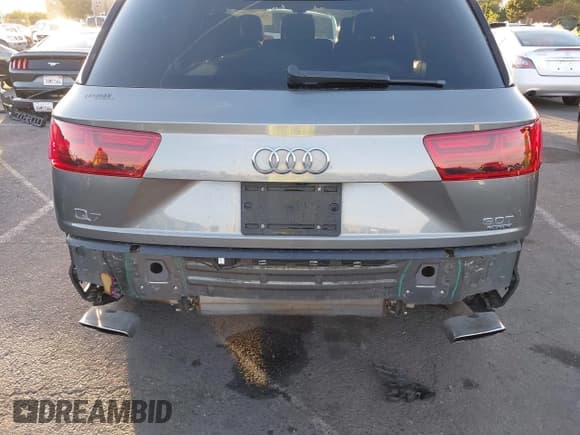 ✅ 2017 Audi Q7 Prestige • VIN: WA1VAAF74HD018450 • Lot: 43639027. Listed on IAAI with 79,753 mi. Free auction sales archive from the USA and detailed vehicle history report at DreamBid. Image 6.