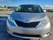 ✅ 2014 Toyota Sienna LE • VIN: 5TDJK3DCXES089245 • Lot: 86822595. Listed on Copart with 130,649 mi. Free auction sales archive from the USA and detailed vehicle history report at DreamBid. Image 5.