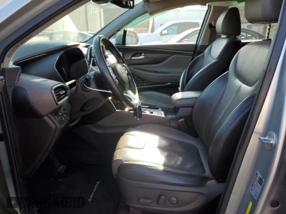 ✅ 2020 Hyundai Santa Fe SEL • VIN: 5NMS3CAA6LH239873 • Lot: 42110684. Wystawiony na Copart z przebiegiem 86 878 mil. Bezpłatny archiwum sprzedaży aukcyjnych z USA i szczegółowy raport historii pojazdu na DreamBid. Zdjęcie 7.