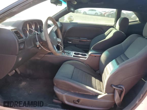 ✅ 2010 Dodge Challenger SE • VIN: 2B3CJ4DV3AH255117 • Lot: 42146065. Wystawiony na Copart z przebiegiem 268 003 mil. Bezpłatny archiwum sprzedaży aukcyjnych z USA i szczegółowy raport historii pojazdu na DreamBid. Zdjęcie 7.