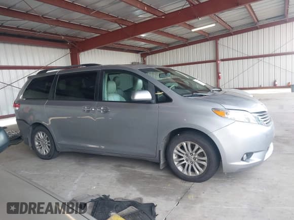 ✅ 2012 Toyota Sienna XLE • VIN: 5TDYK3DC3CS210368 • Lot: 43834362. Wystawiony na IAAI z przebiegiem 185 989 mil. Bezpłatny archiwum sprzedaży aukcyjnych z USA i szczegółowy raport historii pojazdu na DreamBid. Zdjęcie 13.