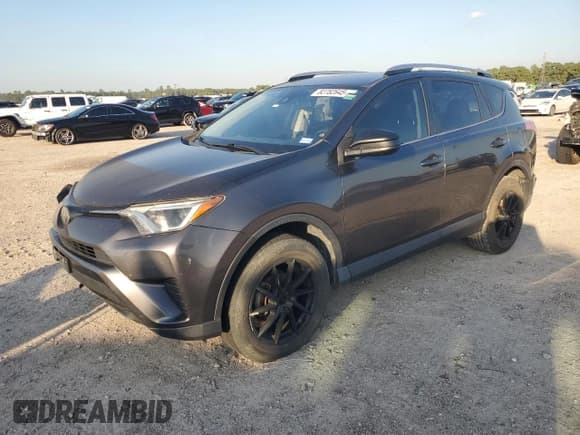 ✅ 2018 Toyota RAV4 LE • VIN: JTMZFREV6JJ736936 • Лот: 82782645. Опубликован ранее на Copart с пробегом 134 008 миль. Бесплатный доступ к архиву аукционных продаж из США и подробный отчёт об истории автомобиля на DreamBid. Изображение 1.