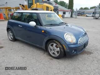 2010 MINI Hardtop с VIN WMWMF3C51ATZ22976, выставлен на аукционе IAAI как лот 43071799 с пробегом 135 089 миль миль и . История ставок и продаж доступна на DreamBid. Изображение 1.