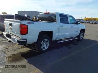 ✅ 2017 Chevrolet Silverado 1500 LT • VIN: 3GCUKREC1HG107987 • Lot: 43663369. Wystawiony na IAAI z przebiegiem 110 462 mil. Bezpłatny archiwum sprzedaży aukcyjnych z USA i szczegółowy raport historii pojazdu na DreamBid. Zdjęcie 4.