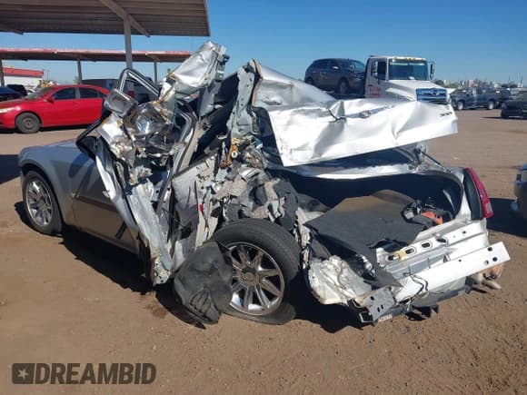 ✅ 2005 Chrysler 300 300 • VIN: 2C3JA43R45H143267 • Lot: 43537319. Wystawiony na IAAI z przebiegiem Nie podano. Bezpłatny archiwum sprzedaży aukcyjnych z USA i szczegółowy raport historii pojazdu na DreamBid. Zdjęcie 3.