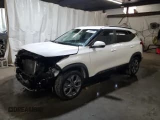 ✅ 2024 Kia Seltos S • VIN: KNDEUCAA7R7514743 • Lot: 90838305. Wystawiony na Copart z przebiegiem 74 994 mil. Bezpłatny archiwum sprzedaży aukcyjnych z USA i szczegółowy raport historii pojazdu na DreamBid. Zdjęcie 1.