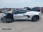 ✅ 2020 Chevrolet Corvette 3LT • VIN: 1G1Y83D43L5109711 • Lot: 43085749. Wystawiony na IAAI z przebiegiem 27 395 mil. Bezpłatny archiwum sprzedaży aukcyjnych z USA i szczegółowy raport historii pojazdu na DreamBid. Zdjęcie 14.