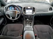 ✅ 2011 Chrysler 300 • VIN: 2C3CA4CG2BH554704 • Лот: 94666955. Опубликован ранее на Copart с пробегом 133 703 миль. Бесплатный доступ к архиву аукционных продаж из США и подробный отчёт об истории автомобиля на DreamBid. Изображение 8.