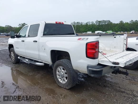 ✅ 2015 Chevrolet Silverado 2500HD LT • VIN: 1GC1KVEG8FF150588 • Lot: 42187227. Wystawiony na IAAI z przebiegiem 212 389 mil. Bezpłatny archiwum sprzedaży aukcyjnych z USA i szczegółowy raport historii pojazdu na DreamBid. Zdjęcie 3.