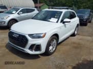✅ 2023 Audi Q5 S line Premium • VIN: WA1GAAFY0P2154358 • Lot: 42902901. Wystawiony na IAAI z przebiegiem 19 381 mil. Bezpłatny archiwum sprzedaży aukcyjnych z USA i szczegółowy raport historii pojazdu na DreamBid. Zdjęcie 2.